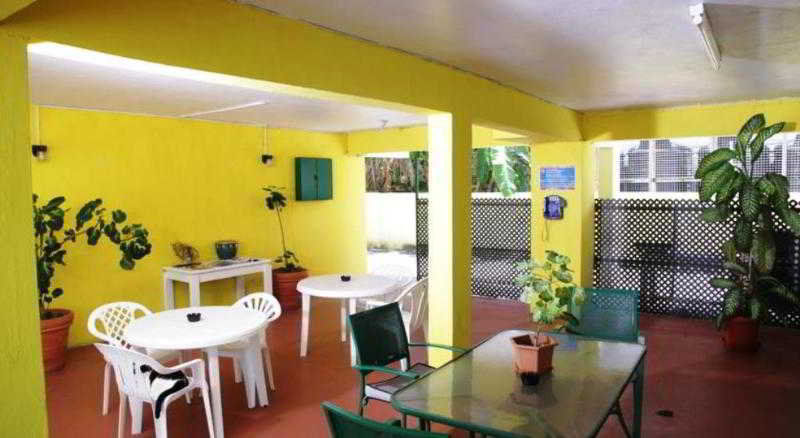 Meridian Inn Oistins Exterior foto